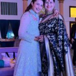 Divyanka Tripathi Instagram - Sometimes having fun with your core people is all the therapy you need!