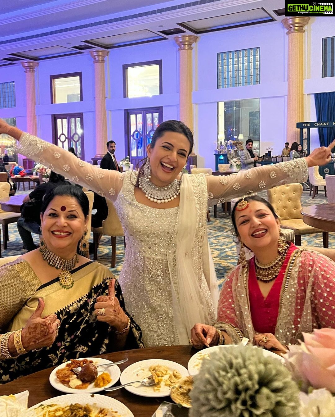 Divyanka Tripathi Instagram - Sometimes having fun with your core people is all the therapy you need!