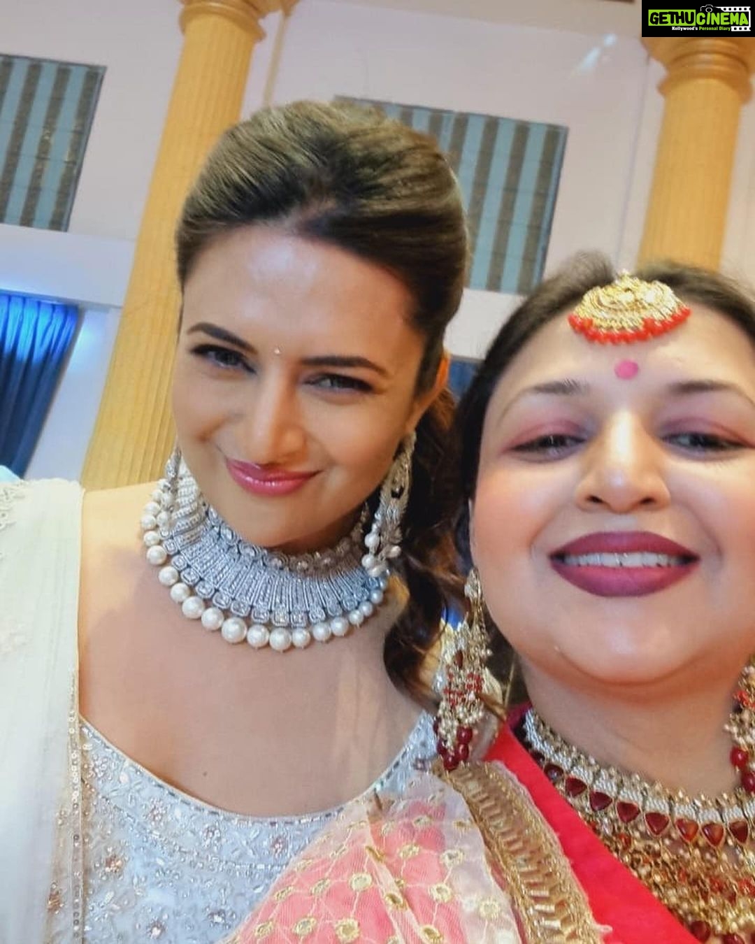 Divyanka Tripathi Instagram - Sometimes having fun with your core people is all the therapy you need!