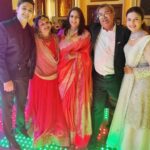 Divyanka Tripathi Instagram - Sometimes having fun with your core people is all the therapy you need!