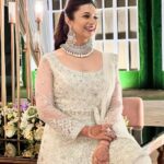 Divyanka Tripathi Instagram - Maine is dil pe likh diya tera naam...Chaandni! 🥰🤍 Outfit: @SeasonsMumbai Makeup & Hair: @manna.regina.official Styling: @stylebysugandhasood Jewelry: @manimuktaajewels Styling assistant: @styleitupwithmicheala @vibhutistyles