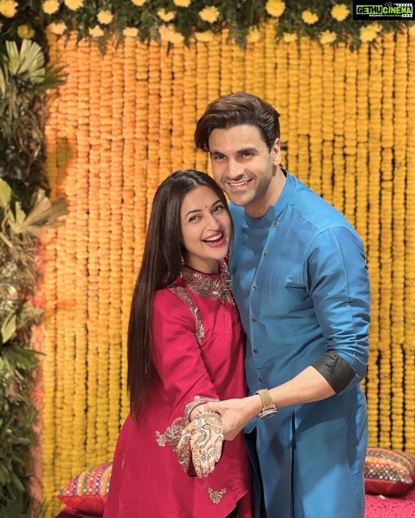 Divyanka Tripathi Instagram - Mehendi hai rachne wali😍🙌