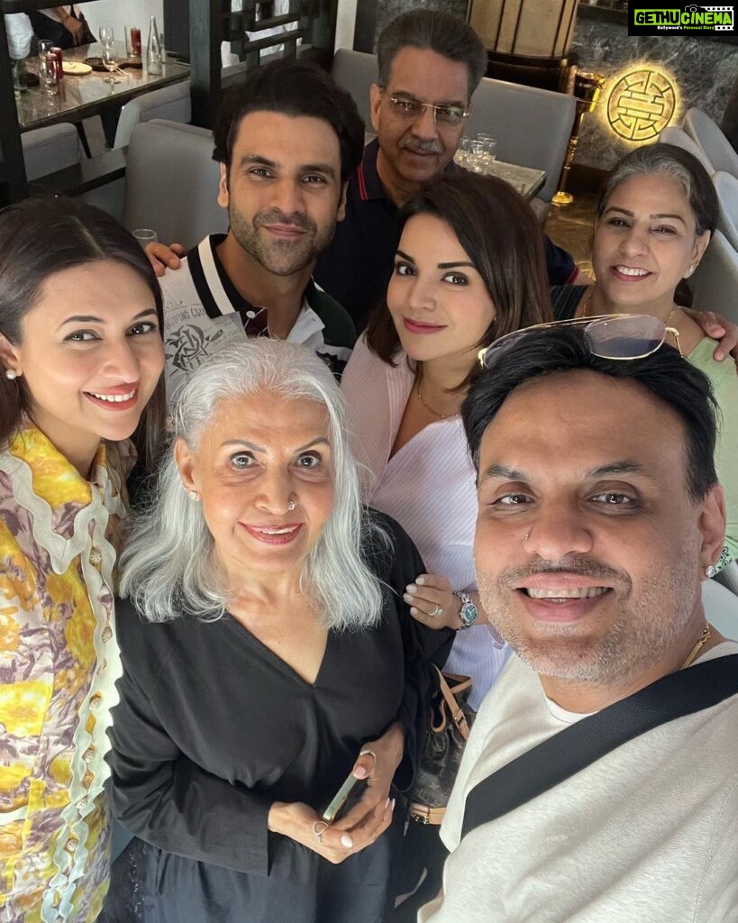 Divyanka Tripathi Instagram - Sunny Sunday, comforting food and loved ones...best combination ever!