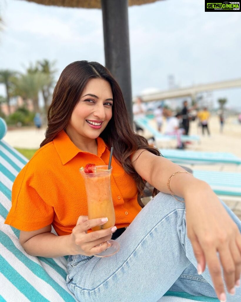 Divyanka Tripathi Instagram - Orange is the new black 🧡