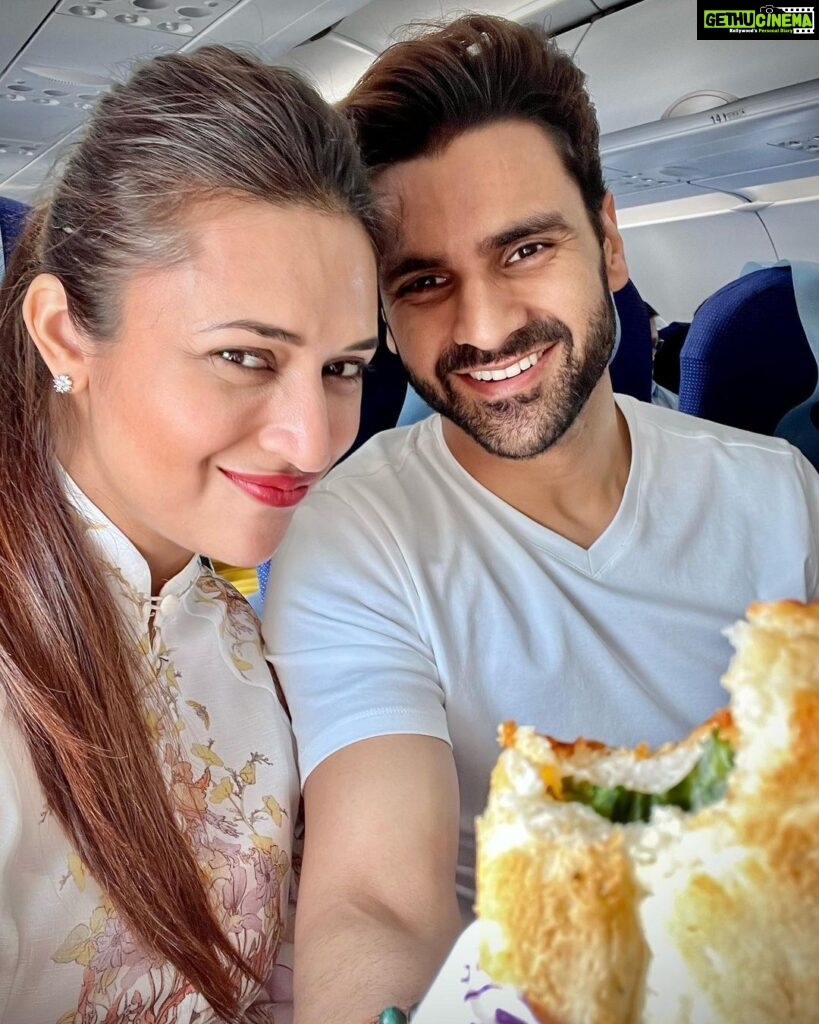 Divyanka Tripathi Instagram - The baguette that I can only sniff!🤷‍♀️ 🤨