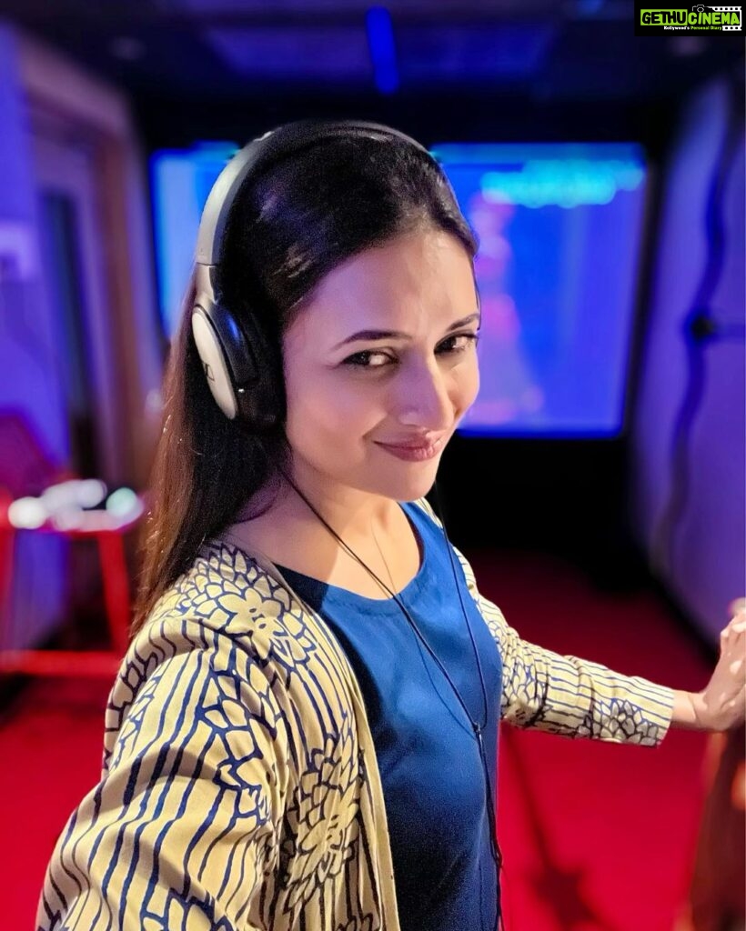 Divyanka Tripathi Instagram - We toil hard in the hope of creating a gem that we have collectively dreamt of. Went for the first dubbing session yesterday for my webseries & with a beaming smile all I can say is- It's ✨Magic ✨ 😊 (With my director @birsadasgupta)