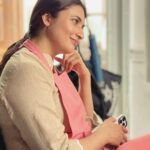 Divyanka Tripathi Instagram - Taking brief and making notes...student life never really ends. #BetweenShots #BehindTheScenes