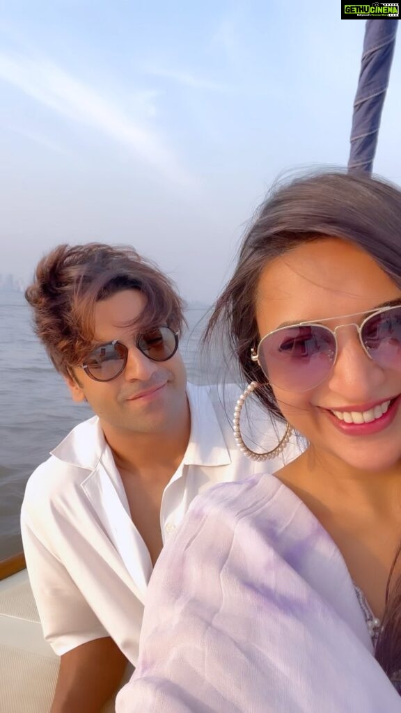 Divyanka Tripathi Instagram - बात तो मोहतरमा ने सही फ़रमाई है!🤷‍♀️ #TrendingMusic #YehEkZindagi #Divek