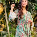 Divyanka Tripathi Instagram - Face the sun and shadows will fall behind you! ☀️ 🍃 🍃 Outfit: @poshaffair.co Styledby: @stylebysugandhasood @teamsugandhasood
