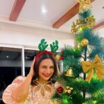 Divyanka Tripathi Instagram - Spoiler Alert: There's no Santa coming. Its just me!🤷‍♀️ #MerryChristmas🎄