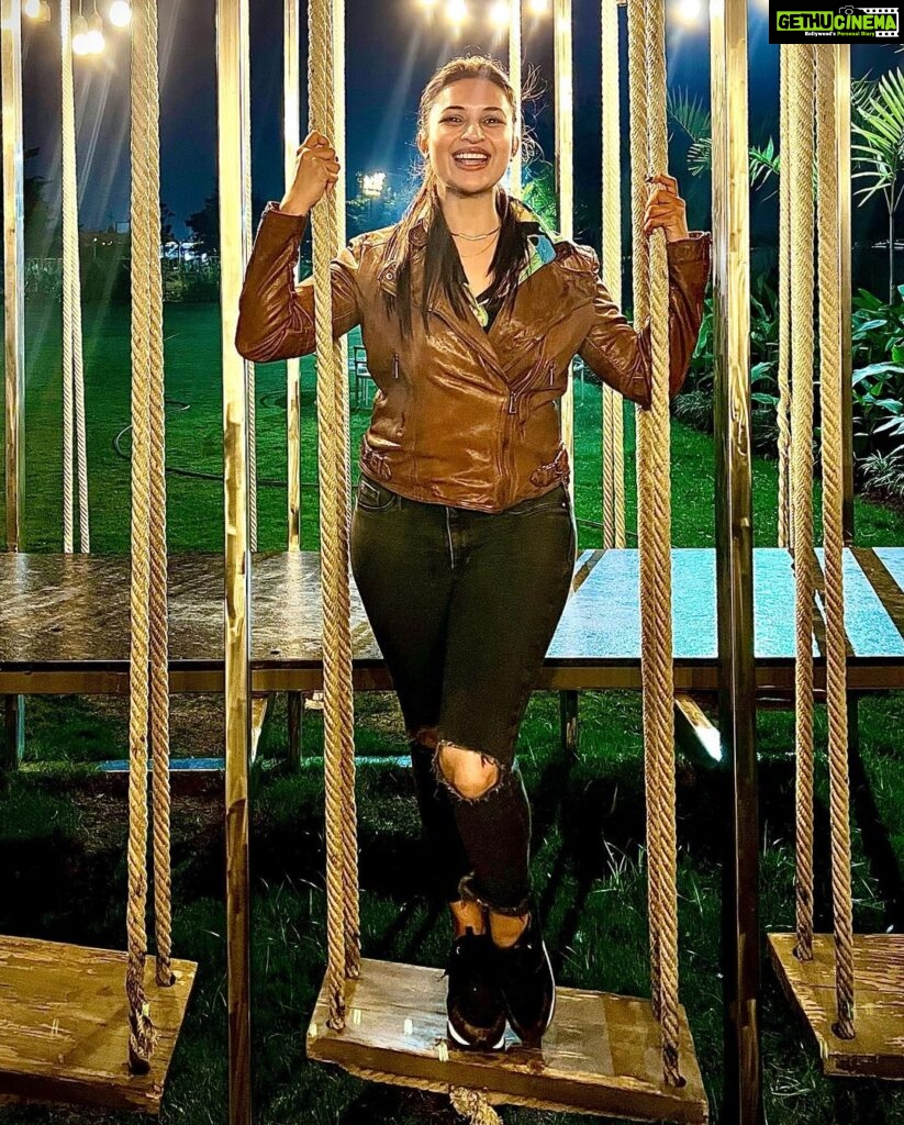 Divyanka Tripathi Instagram - Girls like to swing...