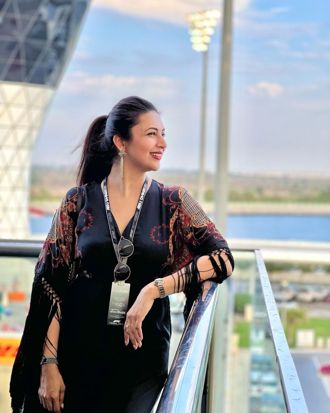 Divyanka Tripathi Instagram - 🖤 Styledby: @stylebysugandhasood Outfitby: @wabisabistyl Assisted by @TanyaMishrra @styleitupwithmicheala