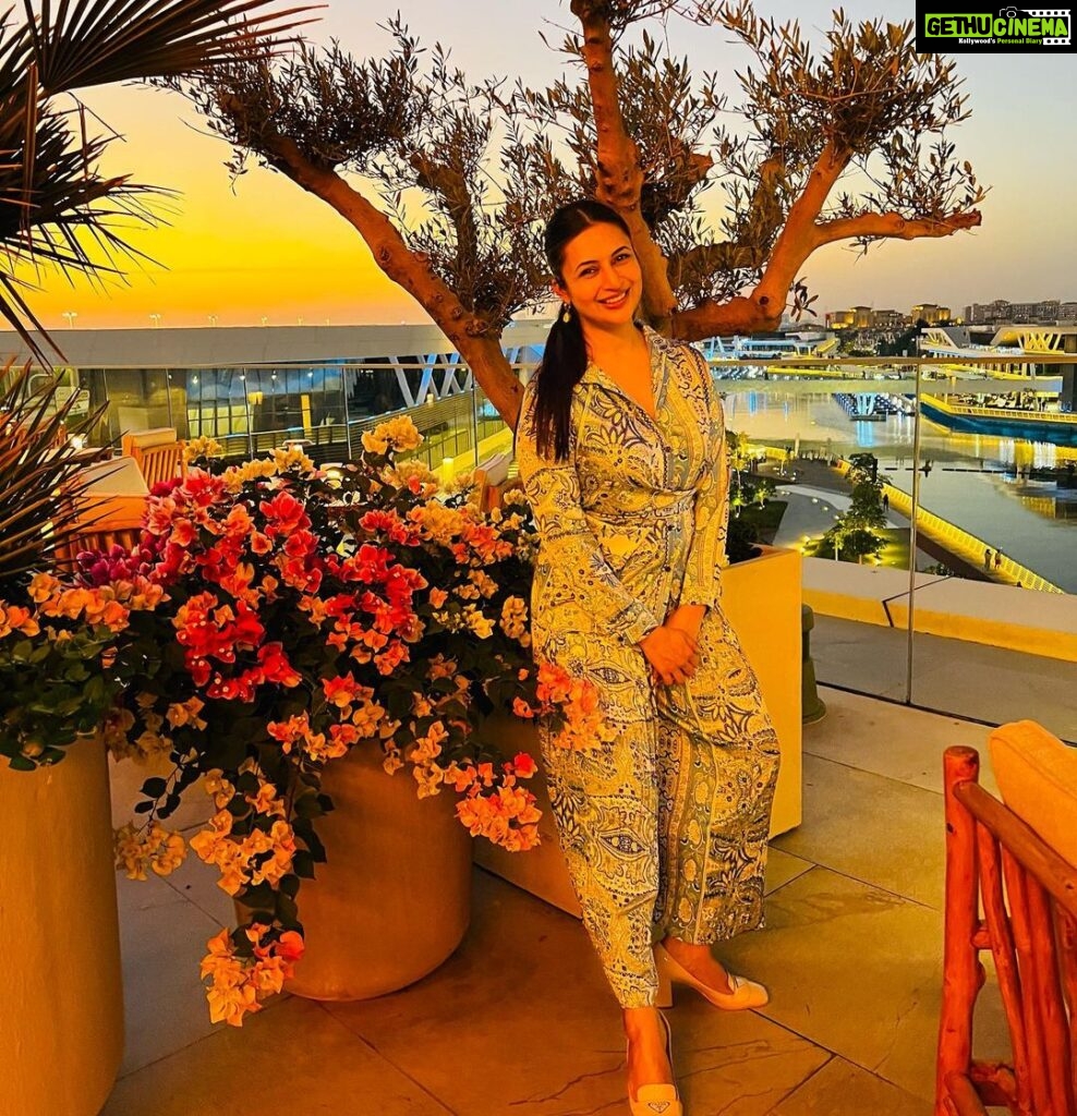 Divyanka Tripathi Instagram - From the eventful day in Abu Dhabi yesterday. #MixPhotoAlbum #FindYourPace #InAbuDhabk Al Qana