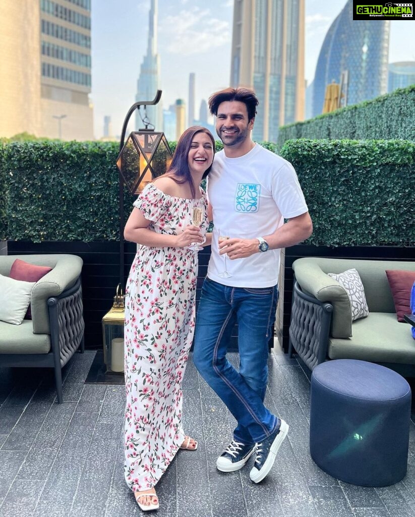 Divyanka Tripathi Instagram - Pictures are the soul of times spent together that you can revisit and relive forever. #MemoriesInTheMaking @pickyourtrail @fsdubaidifc #Pickyourtrail #HasslefreeHolidays #LetsPYT #FSDubaiDIFC #FourSeasons #FSCityEscape Four Seasons Hotel DIFC