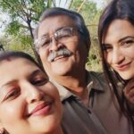 Divyanka Tripathi Instagram – I am sure we are not growing old any time soon Papa thanks to how you have set an example in front of us by having an ever youthful approach towards life. People have to visit gurus or read books to have a positive approach towards life….we learnt it first hand from you.

Papa, aren’t we a bunch of lucky kids to have you as our father?  Happy father’s day to you!😍🤗

@narendranathtripathi30
