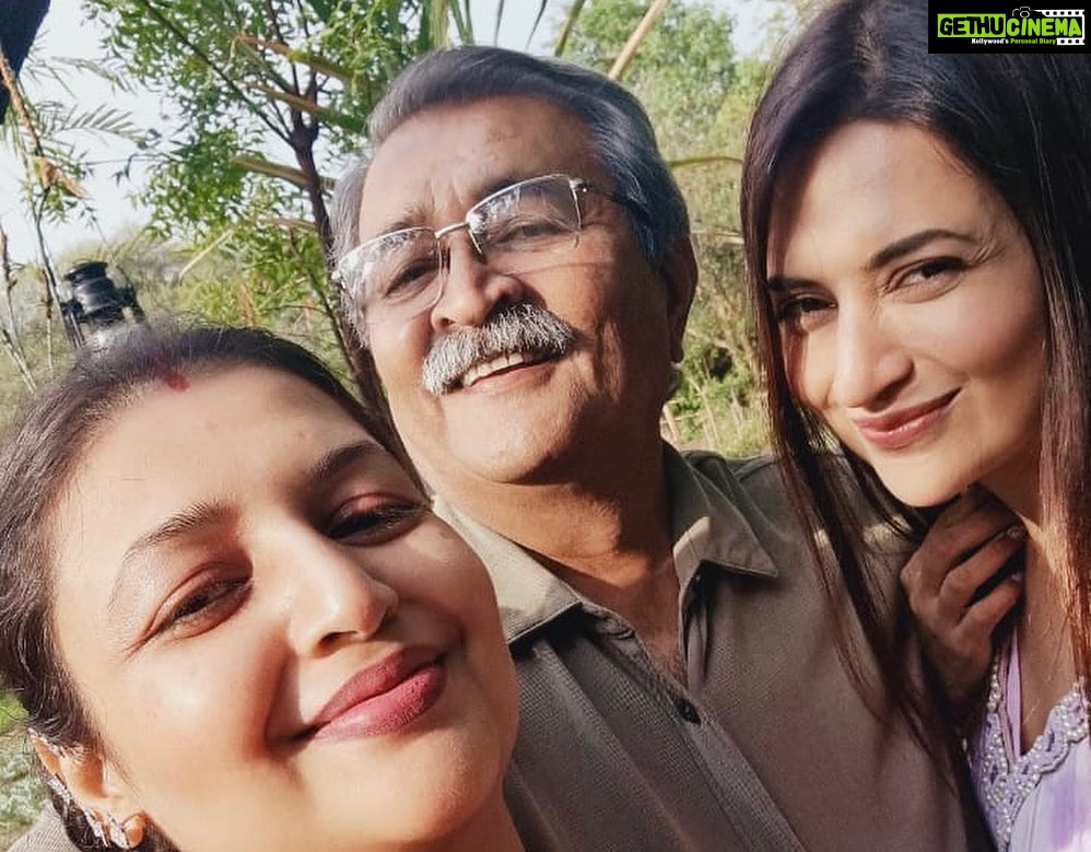 Divyanka Tripathi Instagram - I am sure we are not growing old any time soon Papa thanks to how you have set an example in front of us by having an ever youthful approach towards life. People have to visit gurus or read books to have a positive approach towards life....we learnt it first hand from you. Papa, aren't we a bunch of lucky kids to have you as our father? Happy father's day to you!😍🤗 @narendranathtripathi30