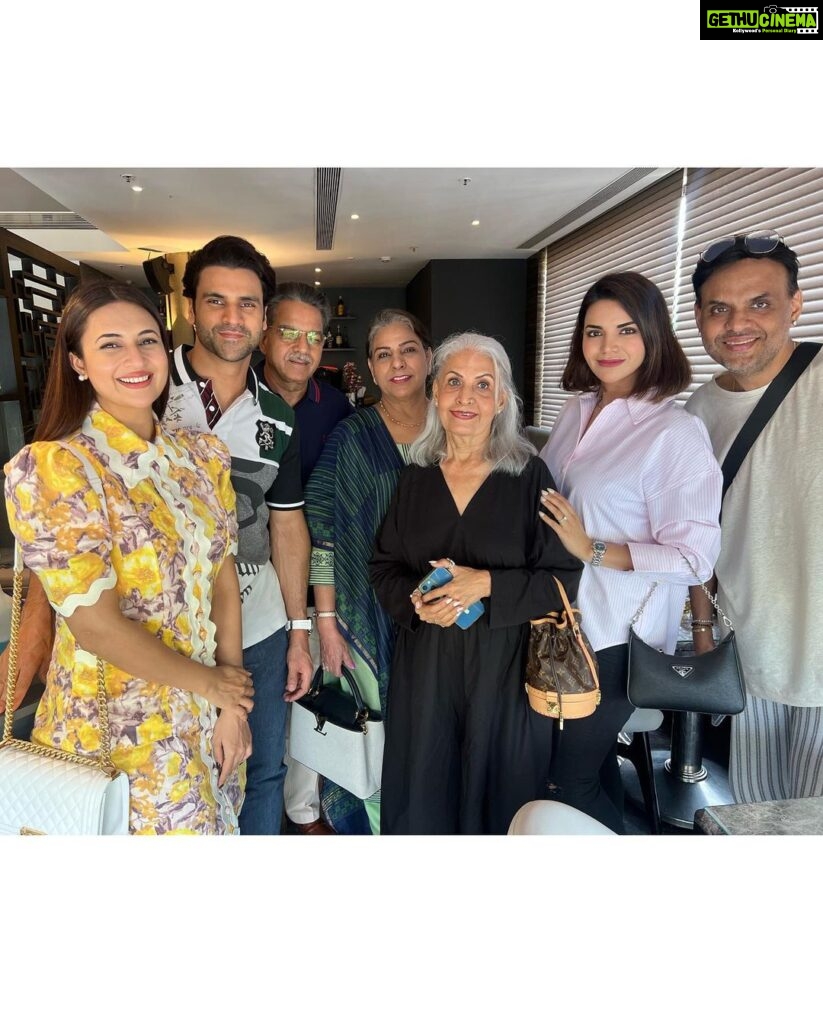 Divyanka Tripathi Instagram - Sunny Sunday, comforting food and loved ones...best combination ever!