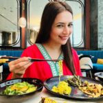 Divyanka Tripathi Instagram - Brunch date with family 😍 What hospitality and food... Loved you @gomamumbai 🥂