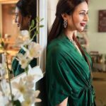 Divyanka Tripathi Instagram - Amidst all the conflicts regarding one's appearance it's important to remember- "Elegance isn't about being noticed but about being remembered." 👗 @nimbumirchi.in 📿 @rubans.in @oakpinionpr