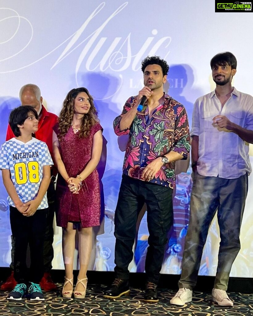 Divyanka Tripathi Instagram - From the Music launch of @VivekDahiya's movie Chal Zindagi. 🏍️ Do check it out on youtube. I assure you, you'll get hooked because I already am!😀 #ChalZindagi #MusicLaunch
