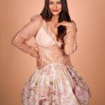 Divyanka Tripathi Instagram - Summer's the time to be Peachy not Preachy. Be the juiciest bite world has to offer. 📸 @simrangill_photography