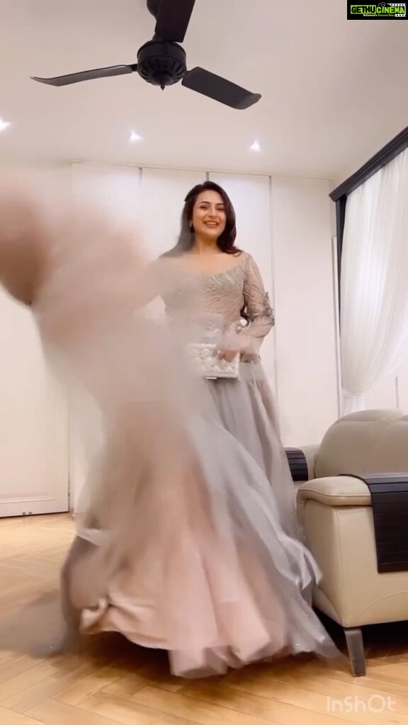 Divyanka Tripathi Instagram - I always knew, being an avid reader will transform me!😜🧚‍♀️