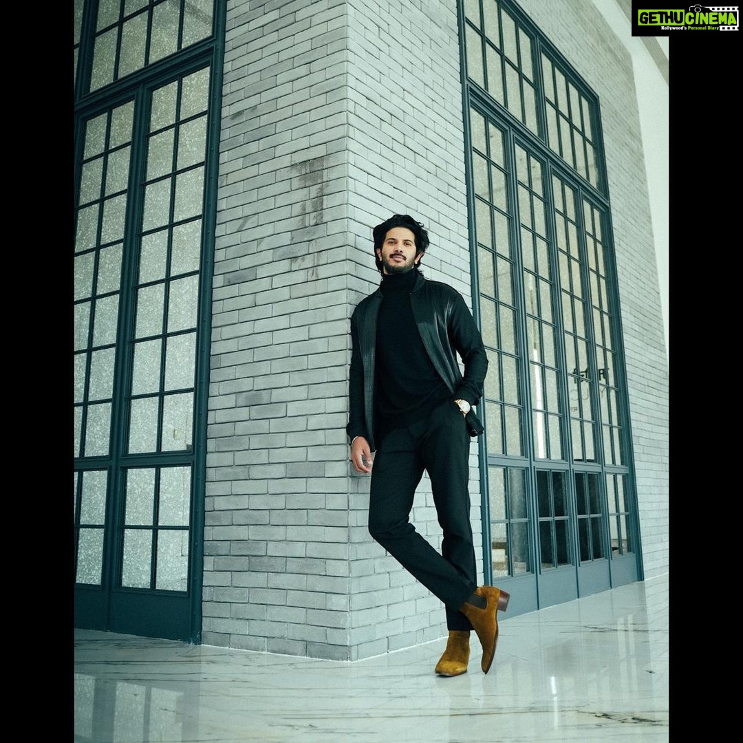 Dulquer Salmaan Instagram - Grey Area #moreofthese #feltspiffyafterawhile #roundtabling #yearender #cantcomplain #beenagoodyear Costume styling @harmann_kaur_2.0 Outfit @rimzimdaduofficial Hairstylist @rohit_bhatkar Make up @av_ratheeshcinema 📸 @_psudo_ Management @vaishalib2907