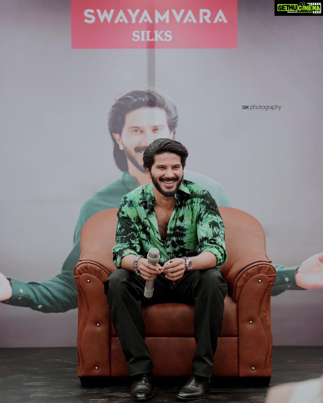 Dulquer Salmaan Instagram - A big thank you to Shankaran Kutty Sir and the entire family of @swayamvarasilksindia for having me for the opening of their new store in Kondotty. Adding to it was the grace of these lovely ladies @veena_nandakumar, @anikhasurendran and @malavikacmenon. Im also proud to announce my association with @swayamvarasilksindia as brand ambassador. And to the people of Kondotty thank you for the immense outpouring of love. You braved the heat and sang and danced with me and I find my heart is full. You are the real superstars and brave hearts !! Special thanks to the police forces and security personnel for ensuring everybody’s safety. Costume stylist @harmann_kaur_2.0 Styling assistant @anokha_ann Hairstylist @imranshaikh.730 Make up @av_ratheeshcinema Photographer @sbk_shuhaib #Opening #Kondotty #SwayamvaraSilks #BeenAges #heartisfull❤️❤️