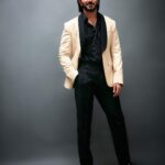 Dulquer Salmaan Instagram - GQ 35 Lots of love to @chekurrien and the team of @gqindia for being the best hosts. Was a real treat to meet game changers across so many different fields. Styled by @harmann_kaur_2.0 Assisted by @anokha_ann Hairstylist @imranshaikh.730 Make up @av_ratheeshcinema Photographer @kadamajay Managed by @vaishalib2907