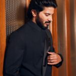 Dulquer Salmaan Instagram – Never miss a chance to Suit Up ! 

Costume stylist @harmann_kaur_2.0
Outfit @Alexandermcqueen
Hairstylist @rohit_bhatkar
Make-up @av_ratheeshcinema
Photographer and Team: @eshaangirri @enhancingmoments
Management @vaishalib2907

#whatchulookinat #suitup #dressforyourself #helloawards