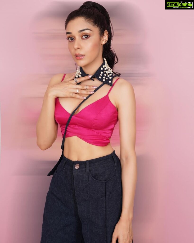 Eisha Singh Instagram - Can’t get me out of your head? 💀 . . . Photographer - @rk_fotografo Makeup & Hair - @celebsmakeupbysejal Curated and Designed by - @garykaurk X @chiffoungary_designandstyle Styled by - @instylewithaditi @garykaurk Pink bralette- @shivanii.co Accessories - @getjunkd.in @itahdnura Team - @oceanmediapr