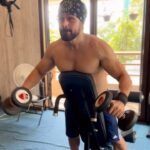 Emraan Hashmi Instagram – Last set ho gaya Ab to Bench Chod !!! 🤨🤪