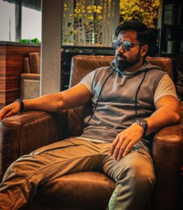 Emraan Hashmi Instagram - Travel vibes ✈️🌍