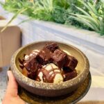 Erica Fernandes Instagram - Doesn't everything look tempting at @chocolatebar_uae? @sb_belhasa @mohammadrihab_ Chocolate Bar Dubai Mall
