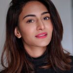 Erica Fernandes Instagram - 1st pic is like when you’re staring at your crush 2nd is when they catch you doing so . 😉