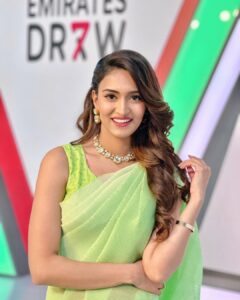Erica Fernandes Instagram - And just like that she turned into a desi girl. 
Saree @threadnbutton @sonyashaikh