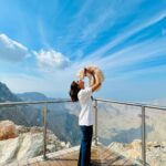 Erica Fernandes Instagram - Me and my Boys. #visitjabeljais #rasalkhaimah #ericafernandes #ginger #coco