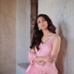 Erica Fernandes Instagram - Pretty pink. Outfit by @oldstorytradinguae Styled by @mitadg Accessories by @biyanijewels Al Seef, Dubai Creek