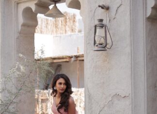 Erica Fernandes Instagram - Pretty pink. Outfit by @oldstorytradinguae Styled by @mitadg Accessories by @biyanijewels Al Seef, Dubai Creek