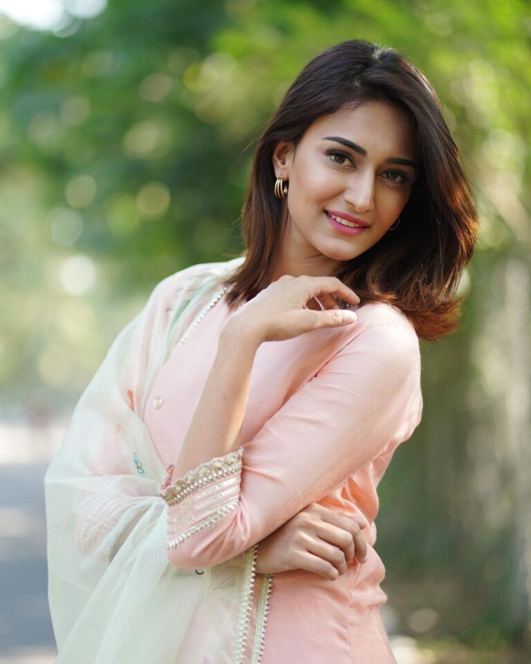 Erica Fernandes Instagram - What do you like to wear in Indian traditional wear ? 1. Saree 2. Suits