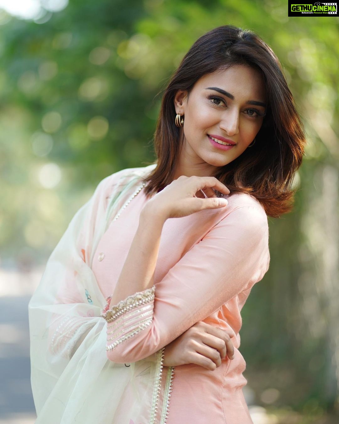 Erica Fernandes - 773.3K Likes - Most Liked Instagram Photos