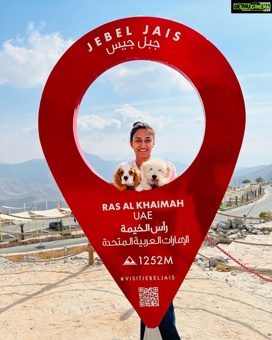 Erica Fernandes Instagram - Me and my Boys. #visitjabeljais #rasalkhaimah #ericafernandes #ginger #coco