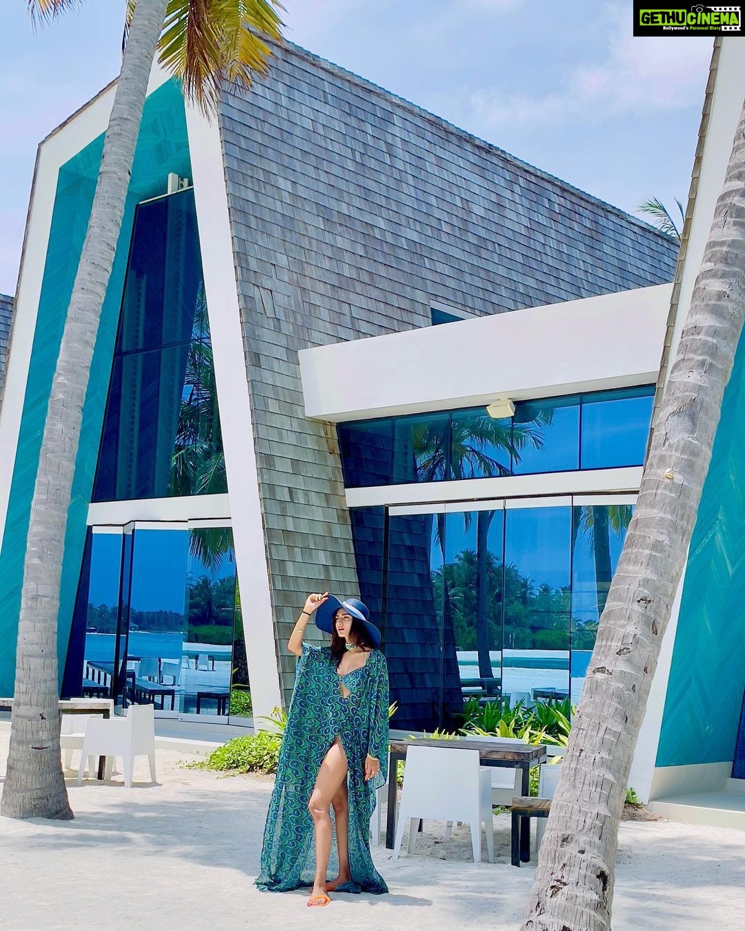 Erica Fernandes Instagram - Beach please ! 😌