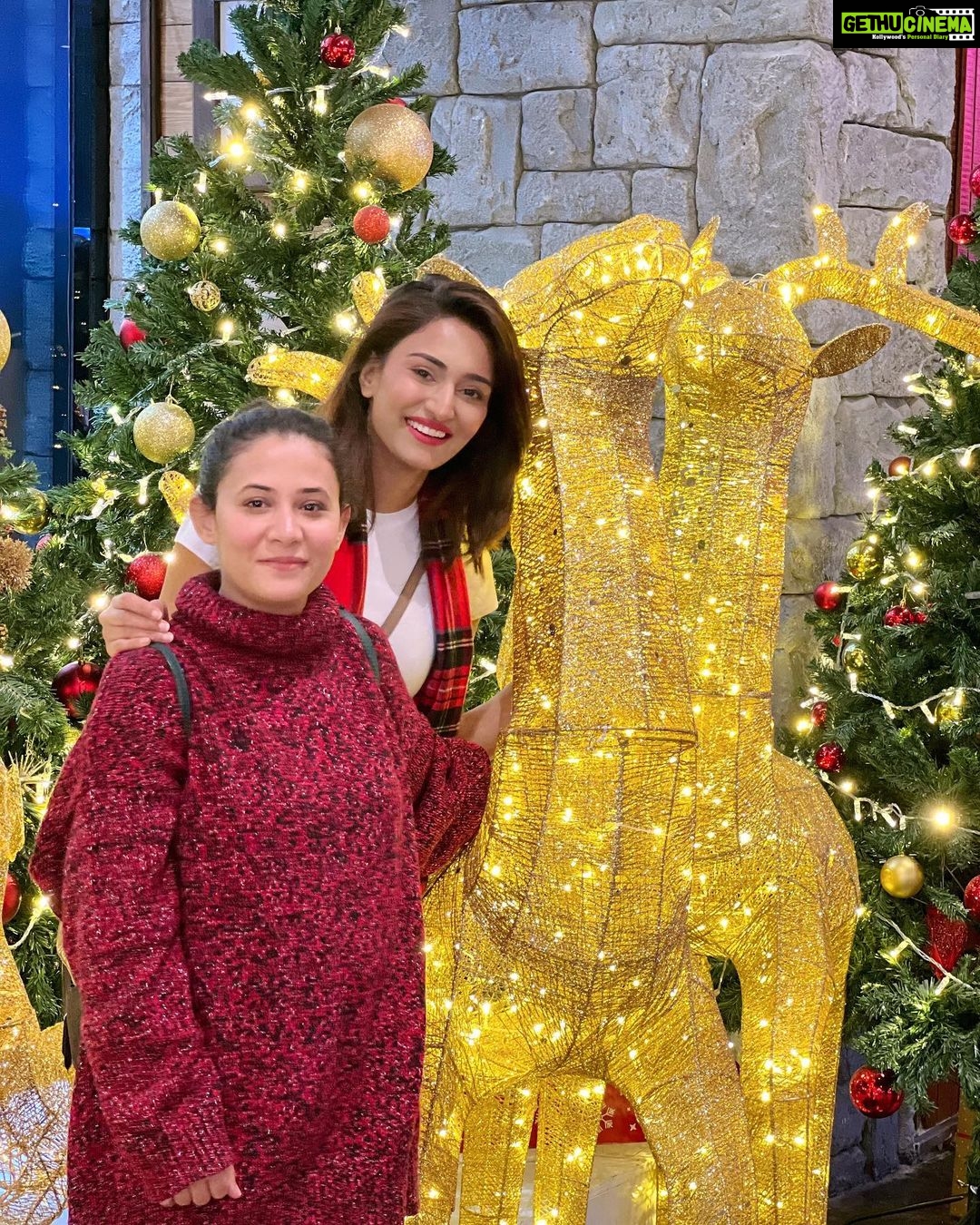 Erica Fernandes Instagram - Christmas where abouts Photo dump . Dubai, United Arab Emirates