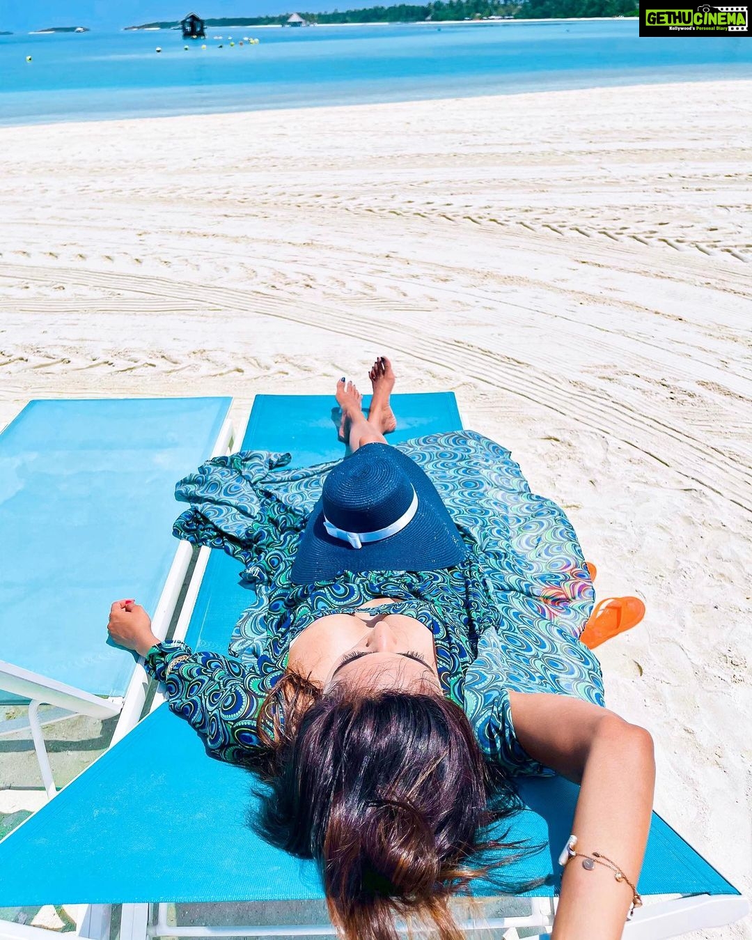 Erica Fernandes Instagram - Beach please ! 😌