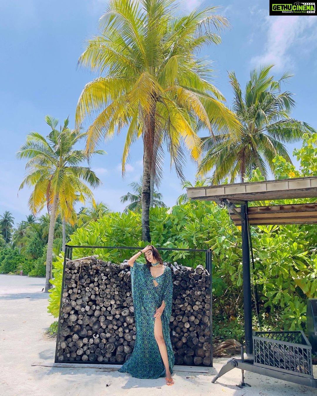 Erica Fernandes Instagram - Beach please ! 😌