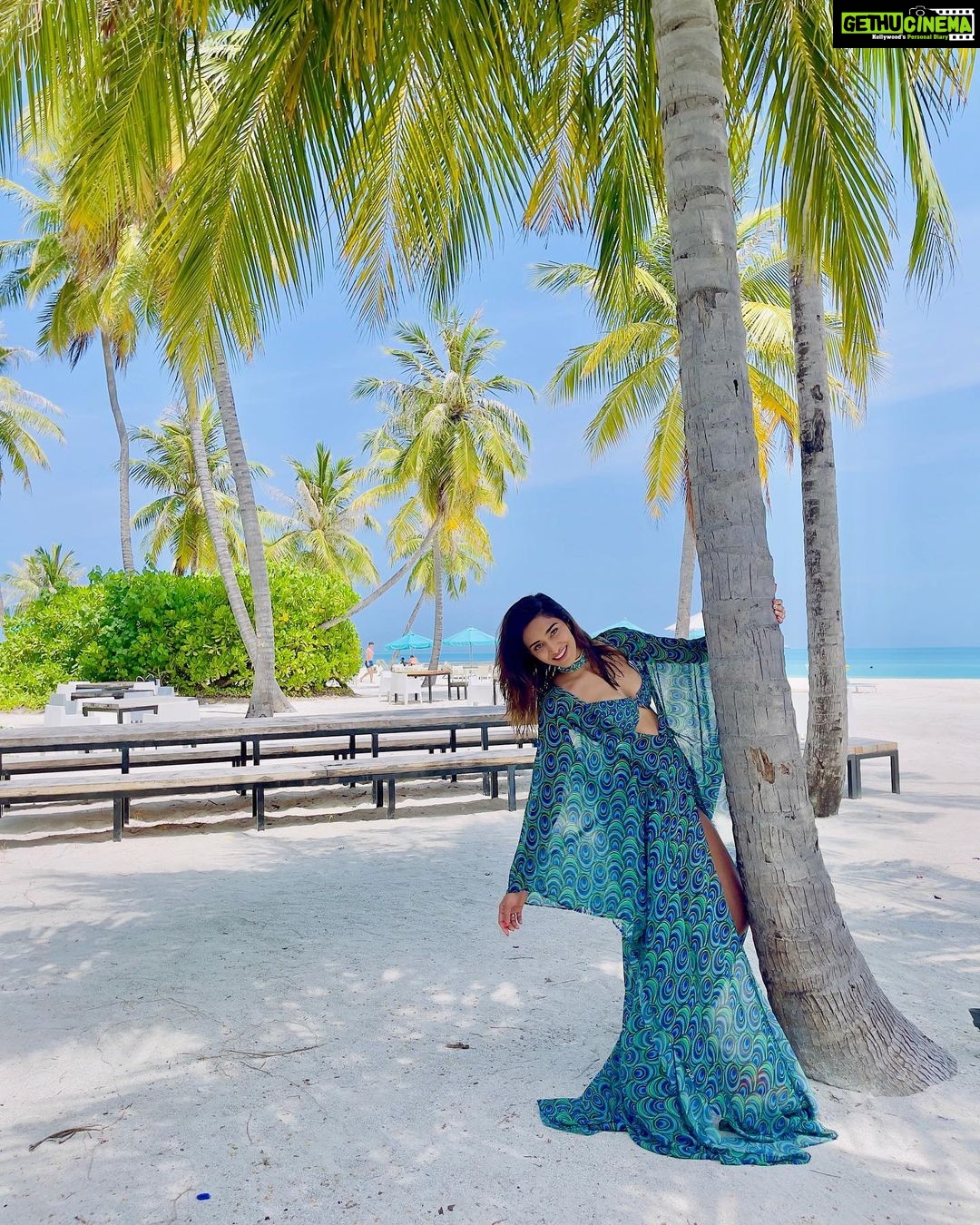 Erica Fernandes Instagram - Beach please ! 😌