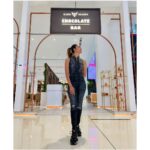 Erica Fernandes Instagram – Doesn’t everything look tempting at @chocolatebar_uae? 
@sb_belhasa 

@mohammadrihab_ Chocolate Bar Dubai Mall