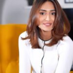 Erica Fernandes Instagram - I like to call my beautiful moments, the spotlight moments! These beautiful moments are the reason I feel grateful. How do you feel in your beautiful moments? Have your magical experiences with a 120Hz 3D Curved Display, and Night Portrait with Aura Light feature in the all-new vivo V27! Buy the #TheSpotlightPhone now, head to vivo India Page #DelightEveryMoment #vivov27