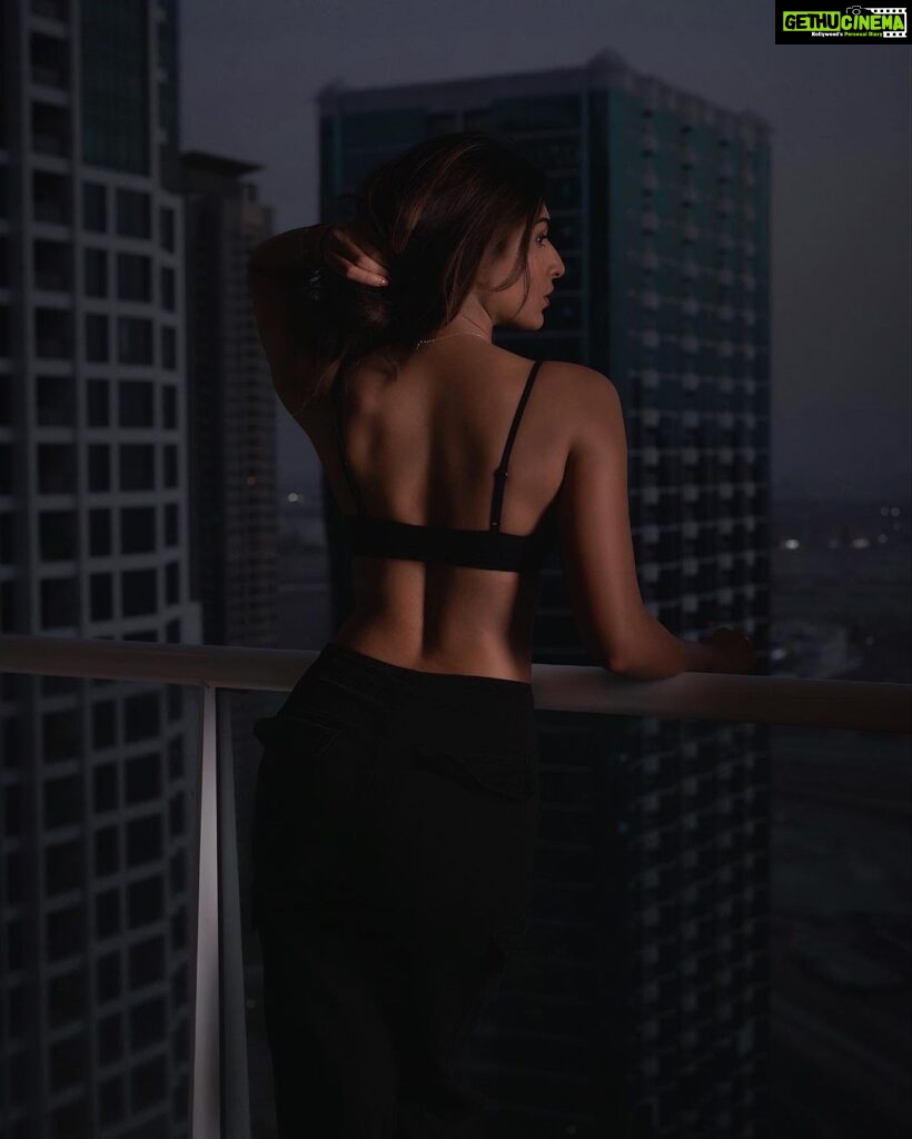 Erica Fernandes Instagram - ⚠️ WARNING! ⚠️ Proximity to this image may result in sudden heart flutters, widened eyes, and a serious case of captivation! Proceed at your own risk! 😈😉 #IAmEJF #EJFVibes #InstaFashion #StyleInspiration #EJFApproved #dailyfitness #dailyselfcare #fitnessjourney #blackoutfit #blackonblack